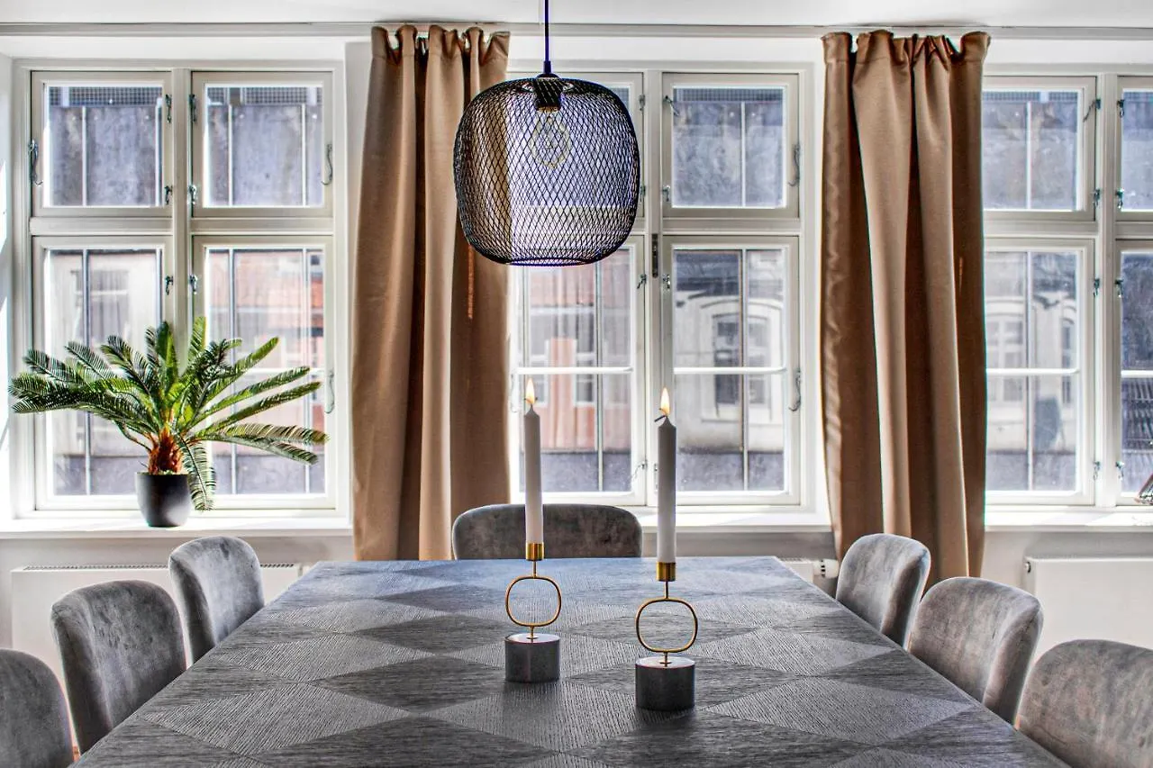 Sanders Regent - Treasured Three-Bedroom Apartment Near Central Square Copenhagen