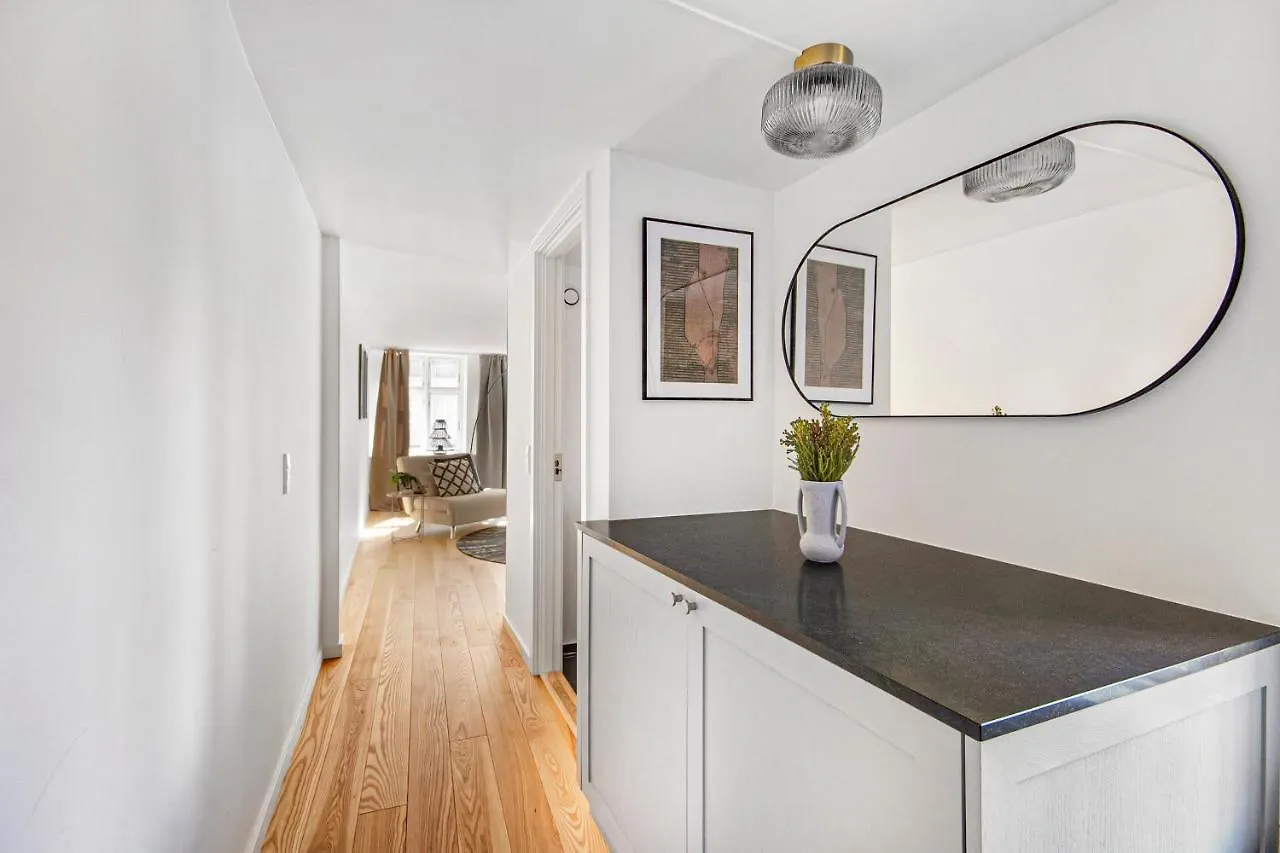 Sanders Regent - Treasured Three-Bedroom Apartment Near Central Square Copenhagen Denmark